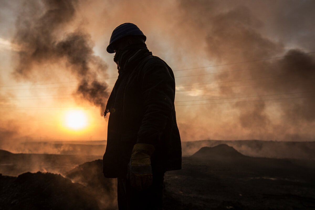 Qayyarah oil fire in northern Iraq, Iraq 2016